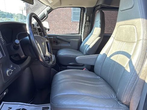 Used 2017 Chevrolet Express 3500 LS RWD image 19