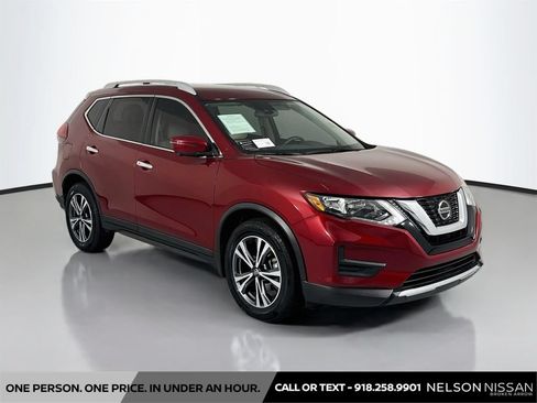 Used 2019 Nissan Rogue SV w/ Premium Package FWD image 3