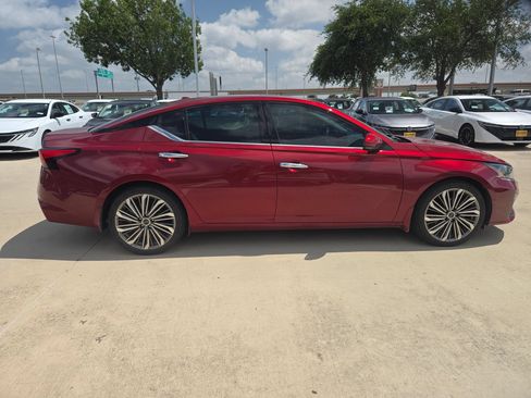 Used 2023 Nissan Altima 2.5 SL FWD image 2