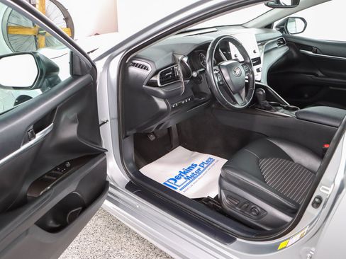 Used 2024 Toyota Camry SE w/ Cold Weather Package FWD image 3