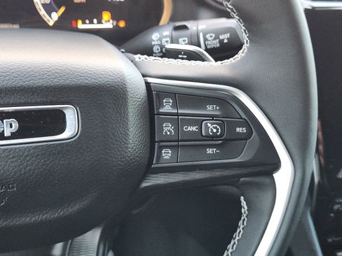 Used 2025 Jeep Grand Cherokee L Laredo w/ Luxury Tech Group I image 30