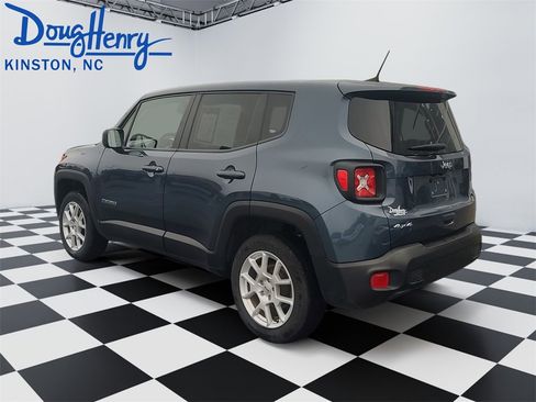 Used 2023 Jeep Renegade Latitude image 3
