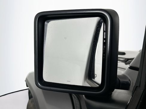 Used 2025 Jeep Wrangler Sahara image 16