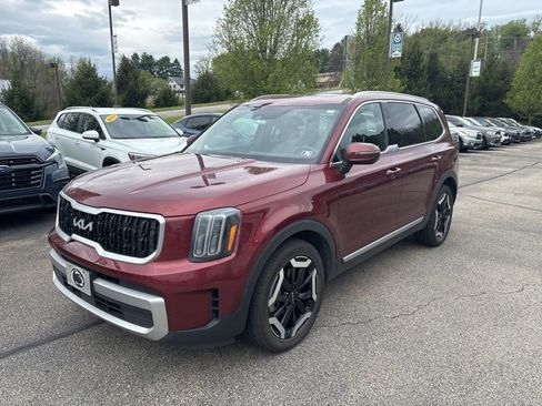 Used 2023 Kia Telluride EX w/ EX Captain's Chair Package image 3