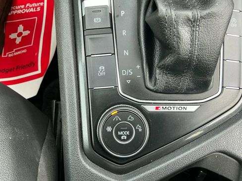 Used 2018 Volkswagen Tiguan SEL w/ 3rd Row Seat Package image 34