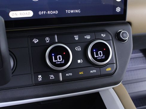 New 2026 Land Rover Defender 110 X-Dynamic SE image 23