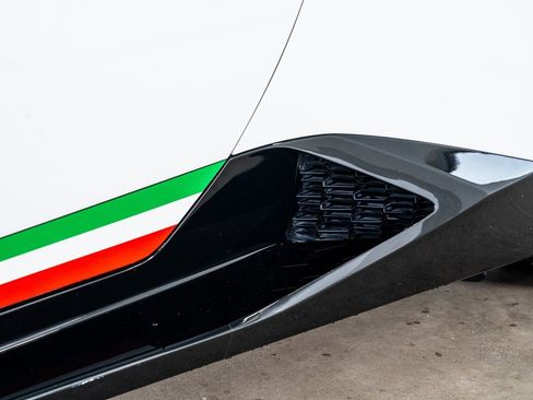 Used 2018 Lamborghini Huracan Performante image 23