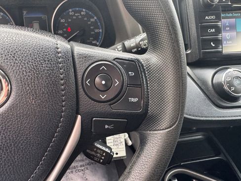 Used 2018 Toyota RAV4 LE w/ Carpet Mat Package FWD image 29