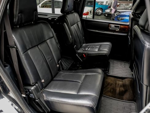 Used 2015 Lincoln Navigator 2WD image 36