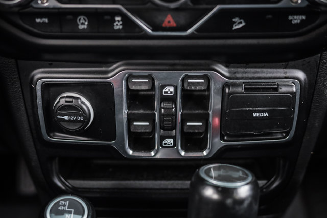 Used 2021 Jeep Wrangler Unlimited Sahara AWD/4WD image 38