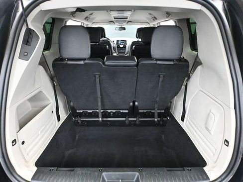 Used 2013 Chrysler Town & Country Touring image 35