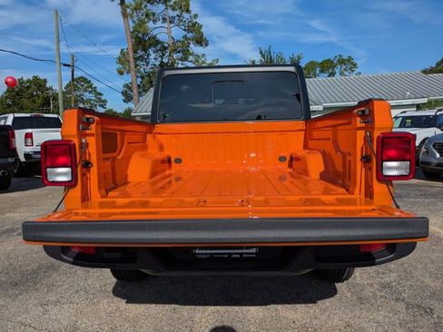 New 2025 Jeep Gladiator Sport AWD/4WD image 12