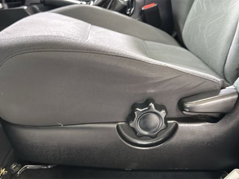 Used 2017 Toyota Tacoma TRD Off-Road w/ Premium & Technology Package image 14