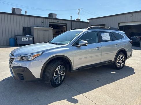 Used 2021 Subaru Outback Limited image 3