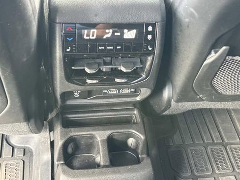 Used 2022 Jeep Grand Cherokee L Limited AWD/4WD image 18