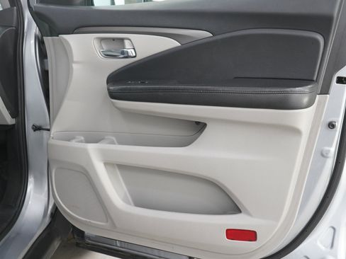 Used 2020 Honda Pilot EX image 9