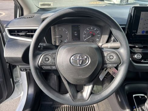 Used 2025 Toyota Corolla LE image 17
