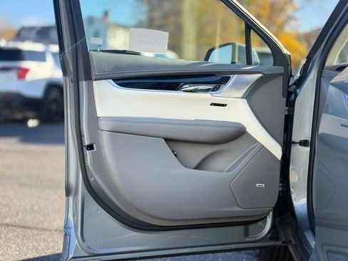 Used 2024 Cadillac XT6 Premium Luxury image 10
