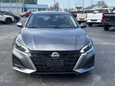 Used 2025 Nissan Altima 2.5 SV FWD image 3