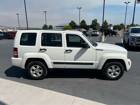 Used 2010 Jeep Liberty Sport AWD/4WD image 6
