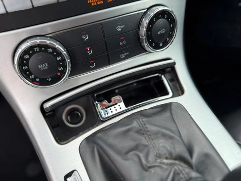 Used 2013 Mercedes-Benz SLK 250 image 26