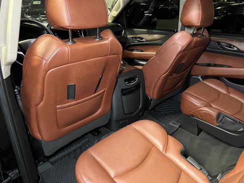 Used 2019 Cadillac Escalade Premium Luxury image 18