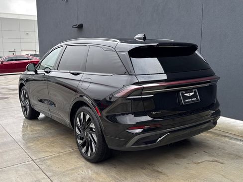 Used 2025 Lincoln Nautilus Reserve image 25