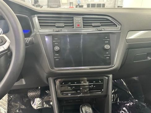 Used 2023 Volkswagen Tiguan SE AWD/4WD image 5
