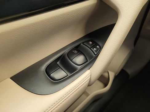 Used 2017 Nissan Rogue SV image 27