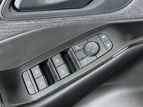 Used 2023 Nissan Rogue S AWD/4WD image 15