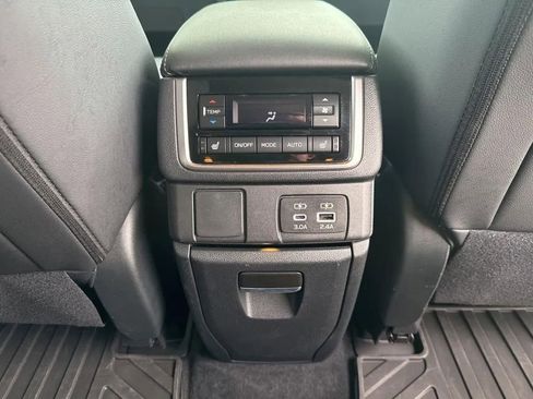 Used 2024 Subaru Ascent Limited AWD/4WD image 33