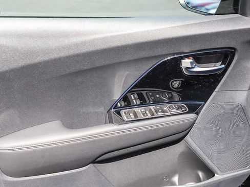 Used 2022 Kia Niro LXS w/ Digital Cluster Package image 19