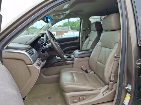 Used 2016 Chevrolet Suburban LT w/ Luxury Package AWD/4WD image 13