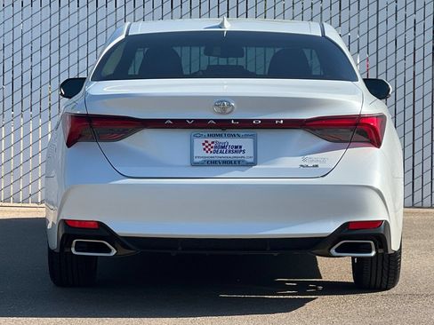 Used 2019 Toyota Avalon XLE w/ Moonroof Package FWD image 5