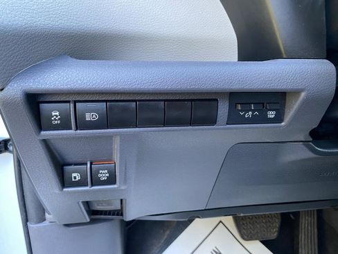 Used 2023 Toyota Sienna XLE image 65