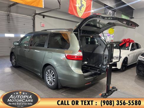 Used 2019 Toyota Sienna XLE image 4