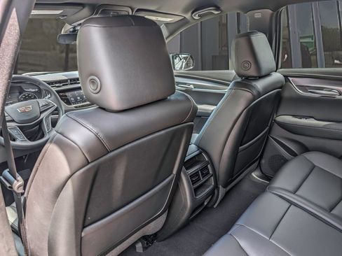 New 2025 Cadillac XT5 Luxury image 12