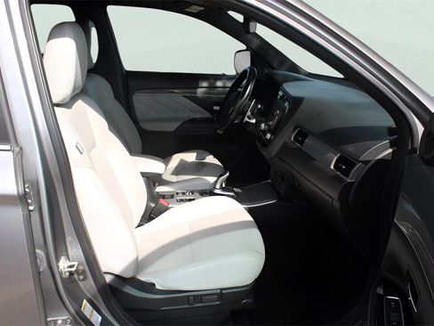 Used 2022 Mitsubishi Outlander SEL image 21