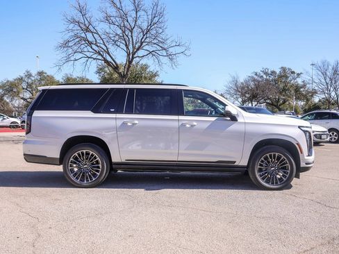 Certified 2025 Cadillac Escalade ESV Sport Platinum image 5