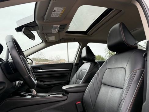 Used 2023 Nissan Altima 2.5 SR w/ SR Premium Package image 26