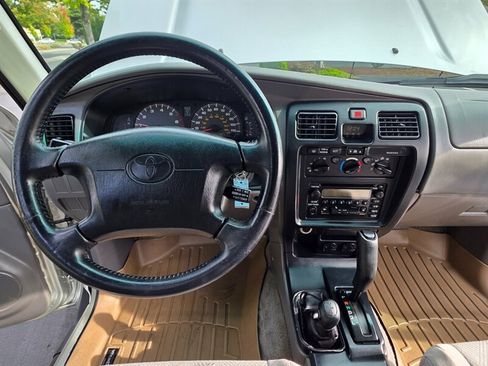Used 2001 Toyota 4Runner SR5 image 31