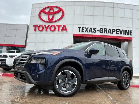 Used 2025 Nissan Rogue SV FWD image 2