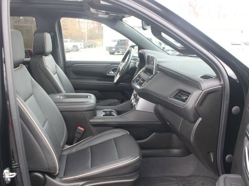 Used 2023 GMC Yukon SLT w/ SLT Premium Package image 40