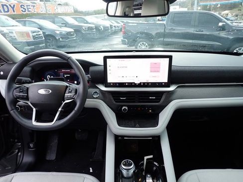 Certified 2025 Ford Explorer Platinum w/ LUX Leather Package image 21