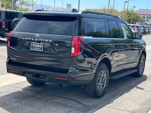 Used 2025 Ford Expedition Active AWD/4WD image 7