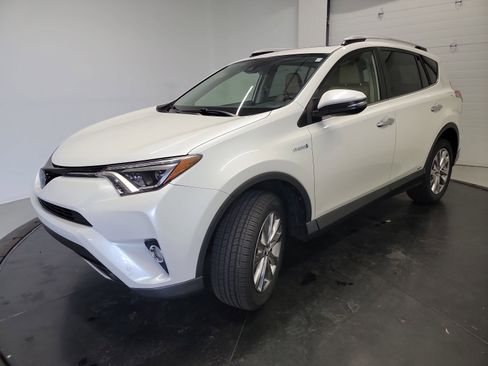 Used 2016 Toyota RAV4 Limited AWD/4WD image 3