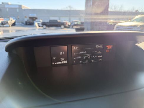 Used 2018 Subaru Forester 2.5i Premium w/ All-Weather Package image 20