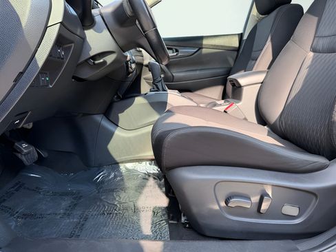 Used 2018 Nissan Rogue SV w/ Sun & Sound Touring Package FWD image 14