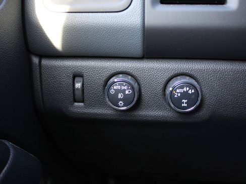 Used 2019 Chevrolet Colorado Z71 image 30