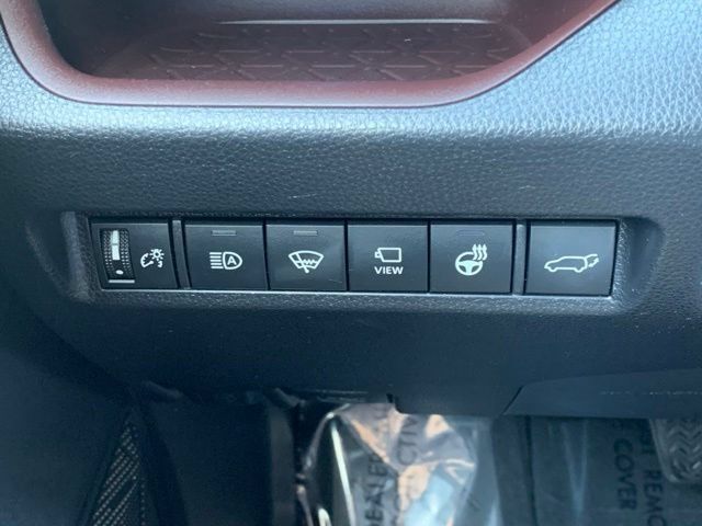 Used 2020 Toyota RAV4 Limited AWD/4WD image 25